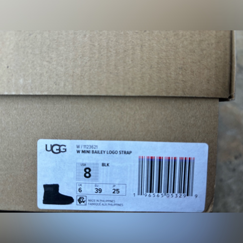 UGG Bailey Mini Logo Strap Bootie - Picture 6 of 10